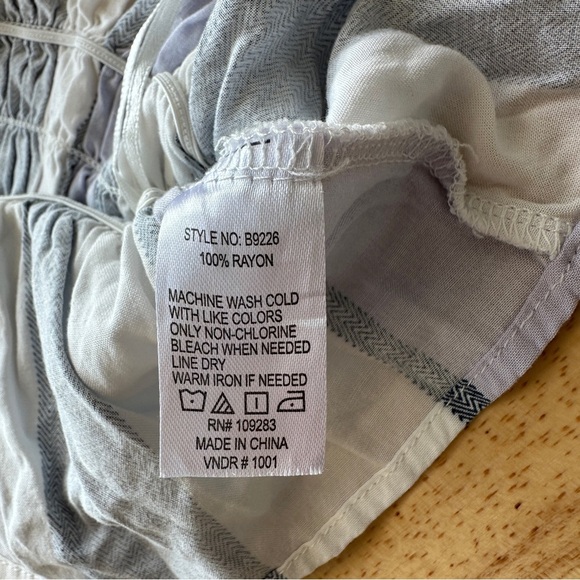 Ocean Drive White and Blue Smocked Cropped Tank Top - Picture 5 of 6